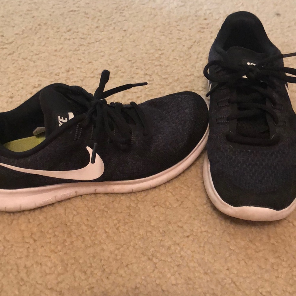 BLACK NIKE RUNNING SHOES SIZE 7